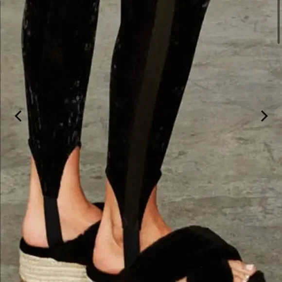 NEW! HAH | Velvet Stirrup Pants Leggings - size Small in Sage Green - Picture 4 of 16